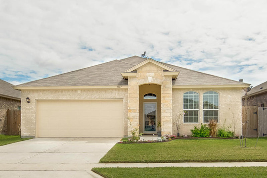 2012 Baywood Dr