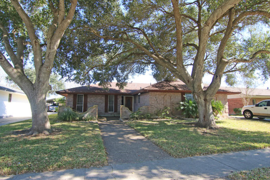 2012 Baywood Dr