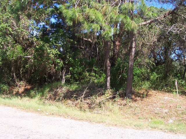 35 Charlotte Ave, Rockport, TX 78382