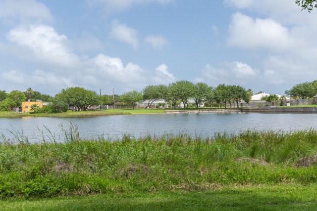2114 Lakeview Dr, Rockport, TX 78382