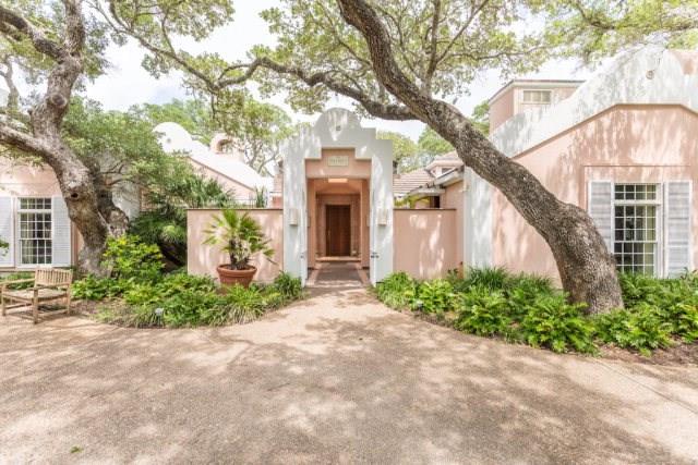 2114 Lakeview Dr, Rockport, TX 78382