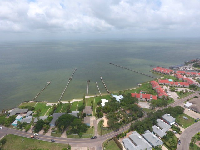 2114 Lakeview Dr, Rockport, TX 78382