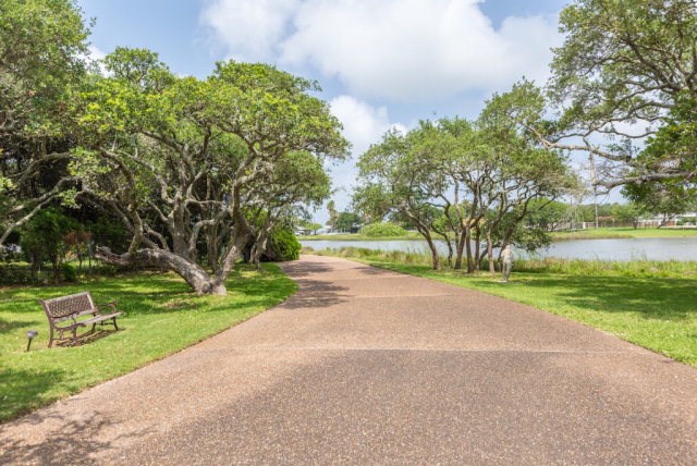 2114 Lakeview Dr, Rockport, TX 78382