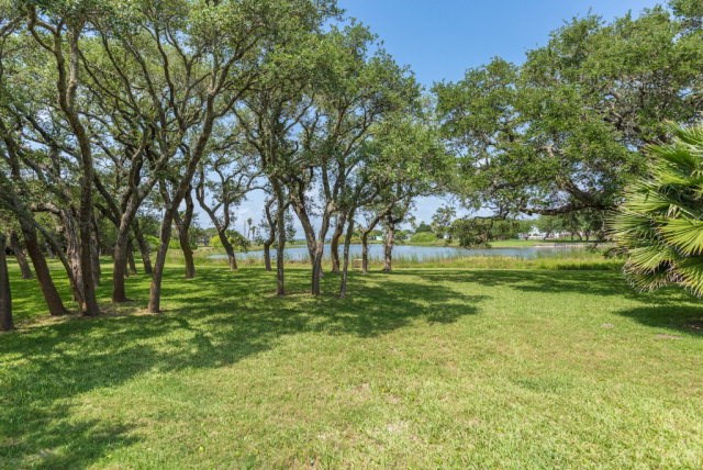 2114 Lakeview Dr, Rockport, TX 78382