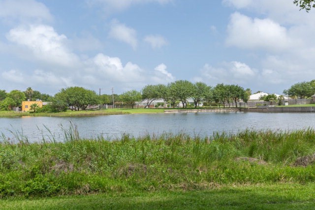2114 Lakeview Dr, Rockport, TX 78382