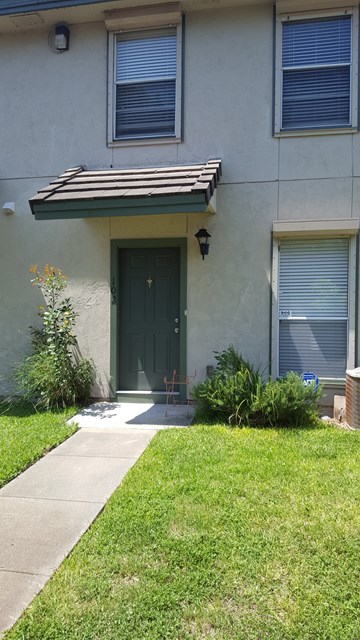 302 St Andrews #F-102, Rockport, TX 78382