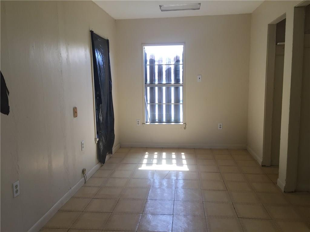 613 W Market St, Sinton, TX 78387