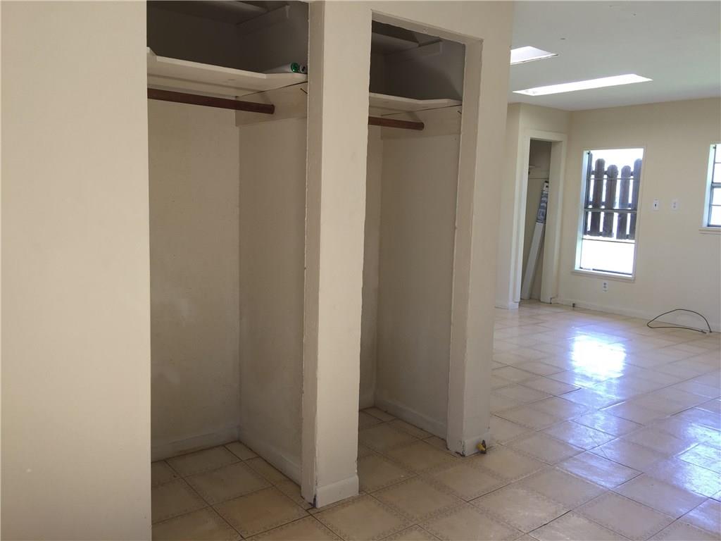 613 W Market St, Sinton, TX 78387