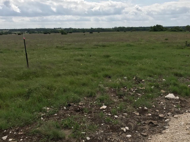 8 County Rd 212, Briggs, TX 78608