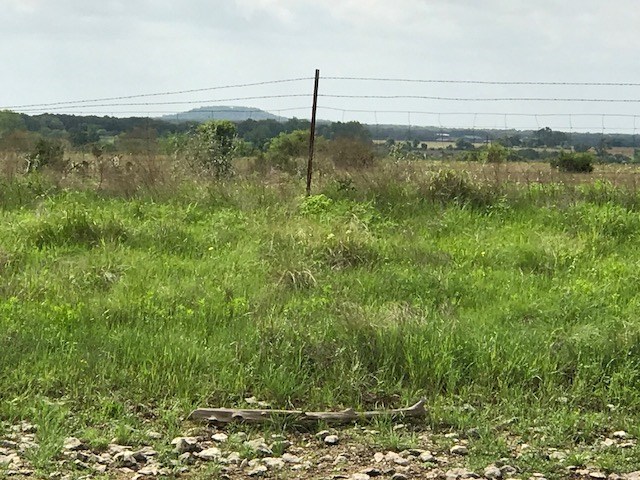 3 County Rd 212, Briggs, TX 78608