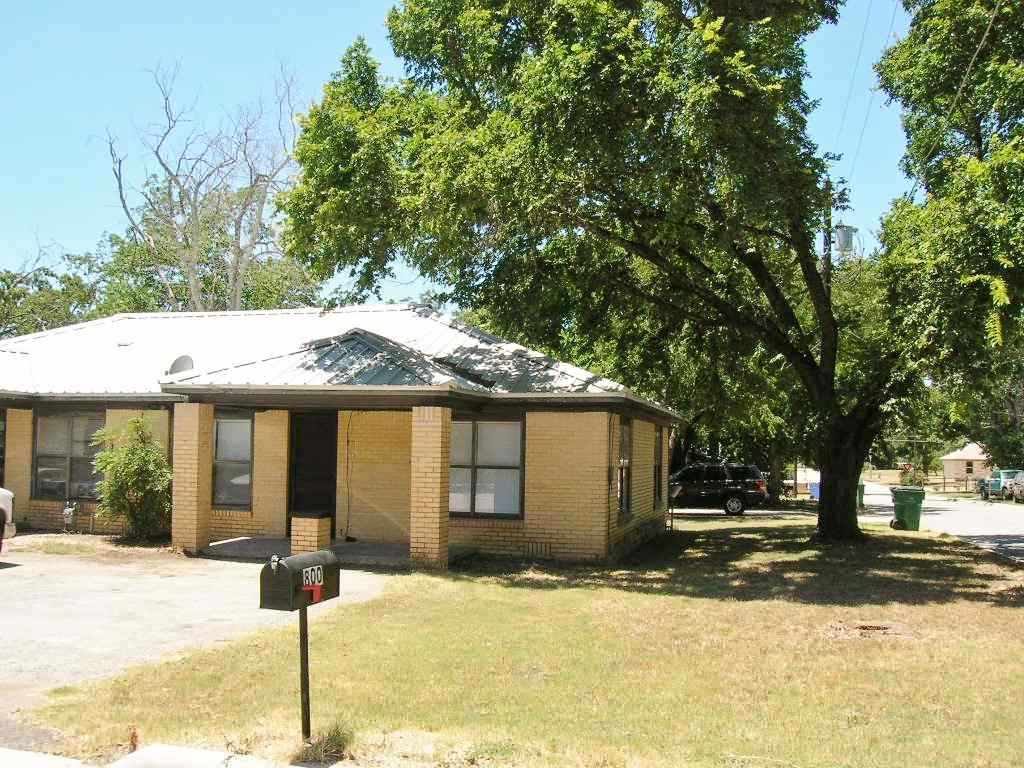 800 S Vanderveer, Burnet, TX 78611