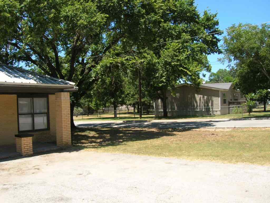 800 S Vanderveer, Burnet, TX 78611