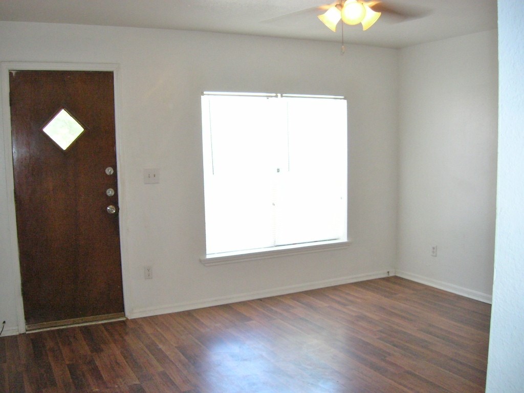 800 S Vanderveer, Burnet, TX 78611