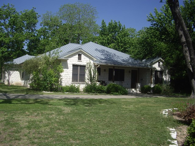 106 Morse St, Fredericksburg, TX 78624
