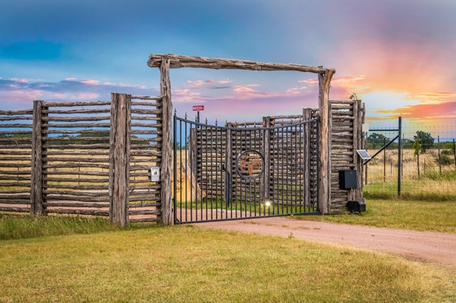 241 Monster Buck Trail, Fredericksburg, TX 78624