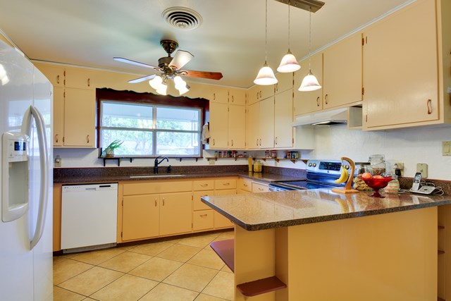 705 Milam St, Fredericksburg, TX 78624