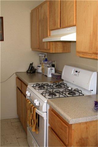 1200 Meadow Park, Lockhart, TX 78644