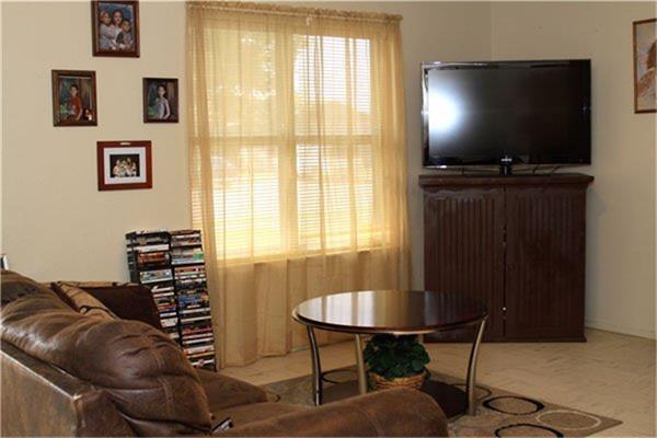 1200 Meadow Park, Lockhart, TX 78644