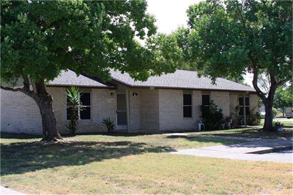1200 Meadow Park, Lockhart, TX 78644