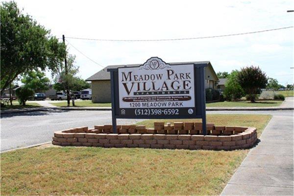 1200 Meadow Park, Lockhart, TX 78644