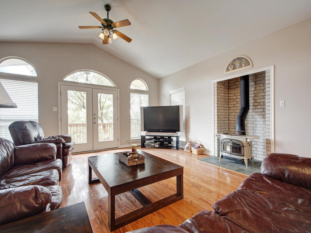 3159 Drapers Cove Rd, Lago Vista, TX 78645