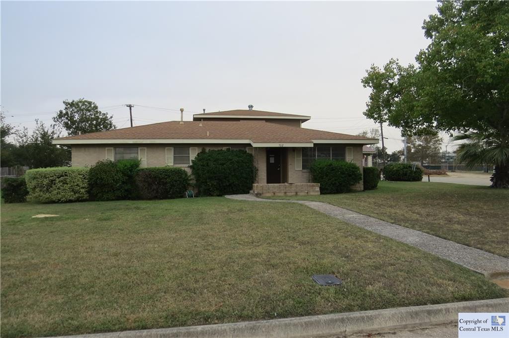 702 S Hackberry, Luling, TX 78648