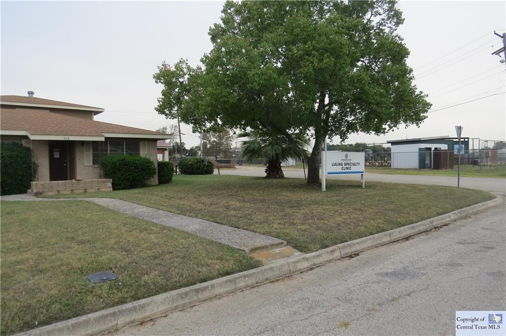 702 S Hackberry, Luling, TX 78648