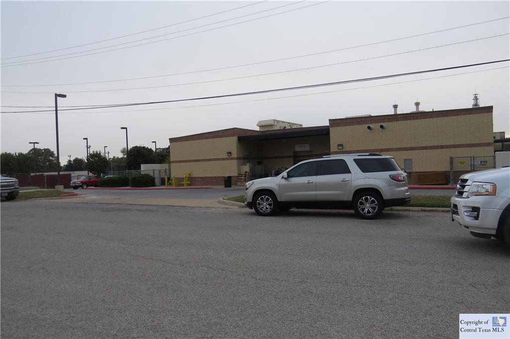 702 S Hackberry, Luling, TX 78648