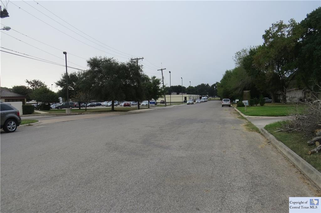 702 S Hackberry, Luling, TX 78648