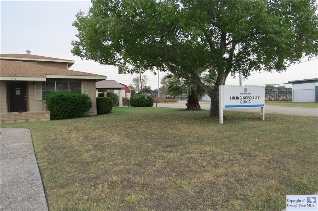 702 S Hackberry, Luling, TX 78648