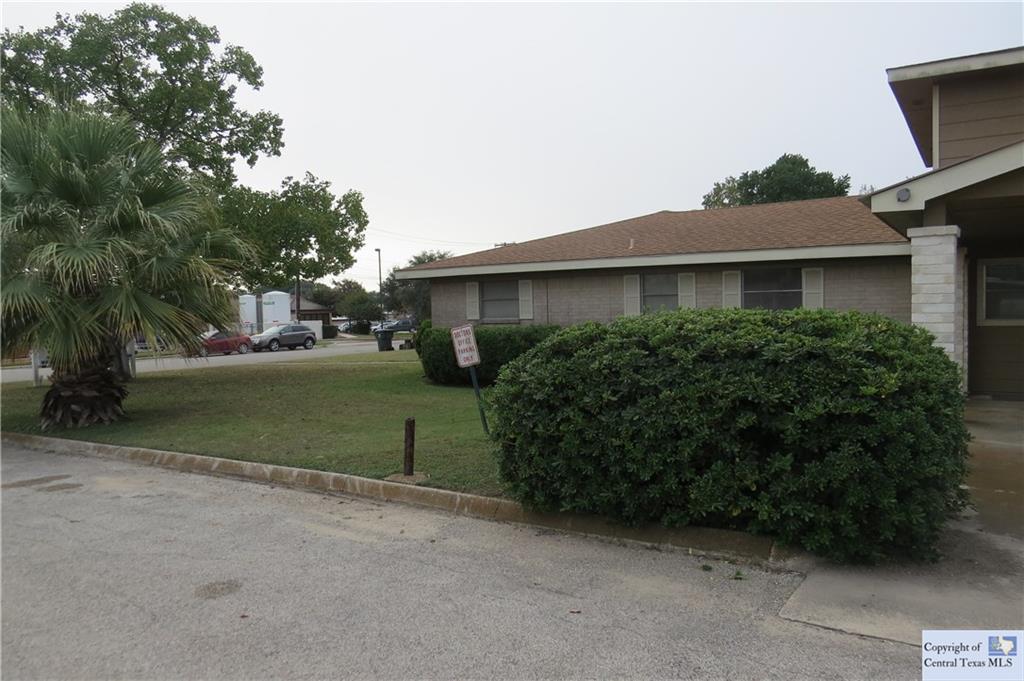 702 S Hackberry, Luling, TX 78648