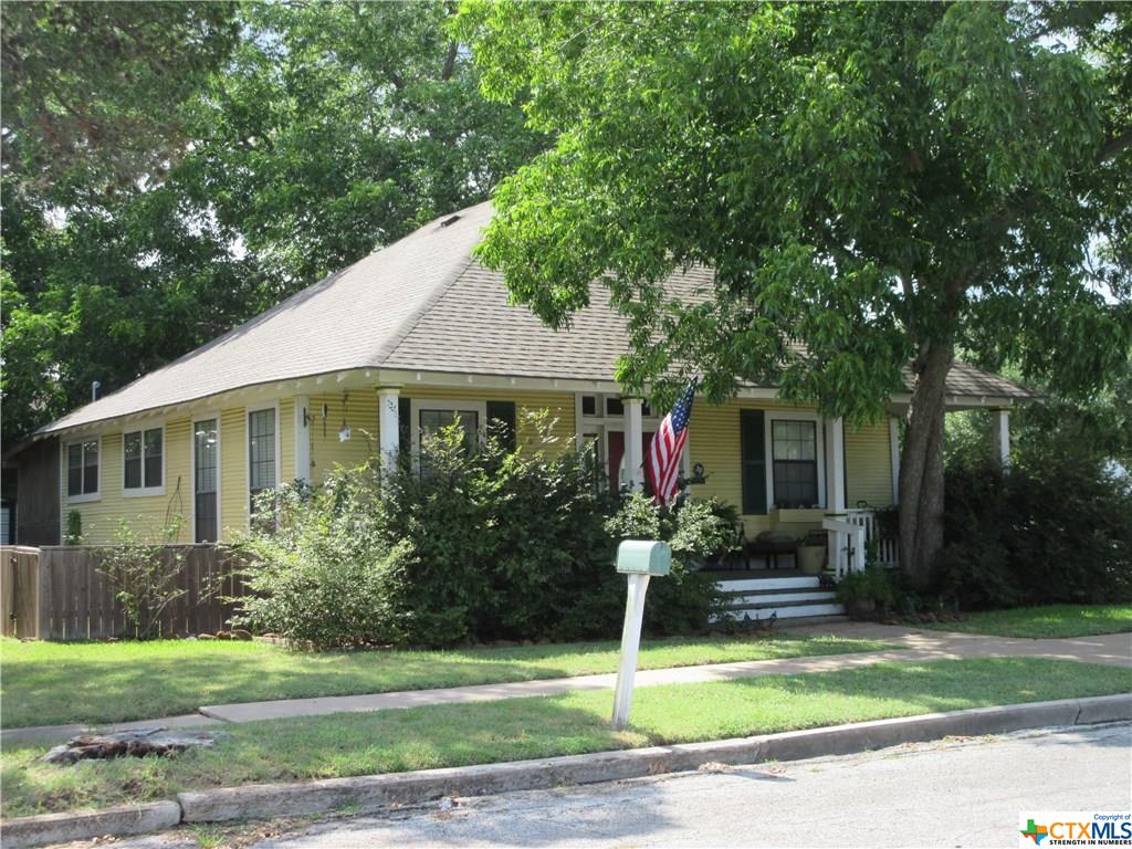 300 S Laurel, Luling, TX 78648