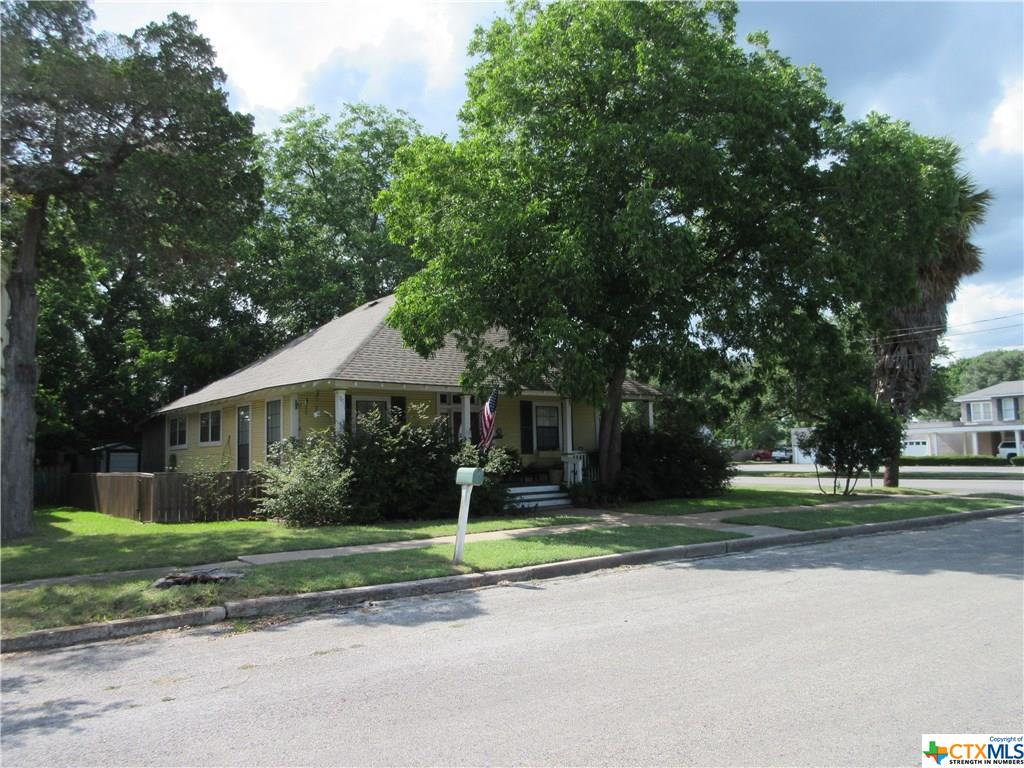300 S Laurel, Luling, TX 78648