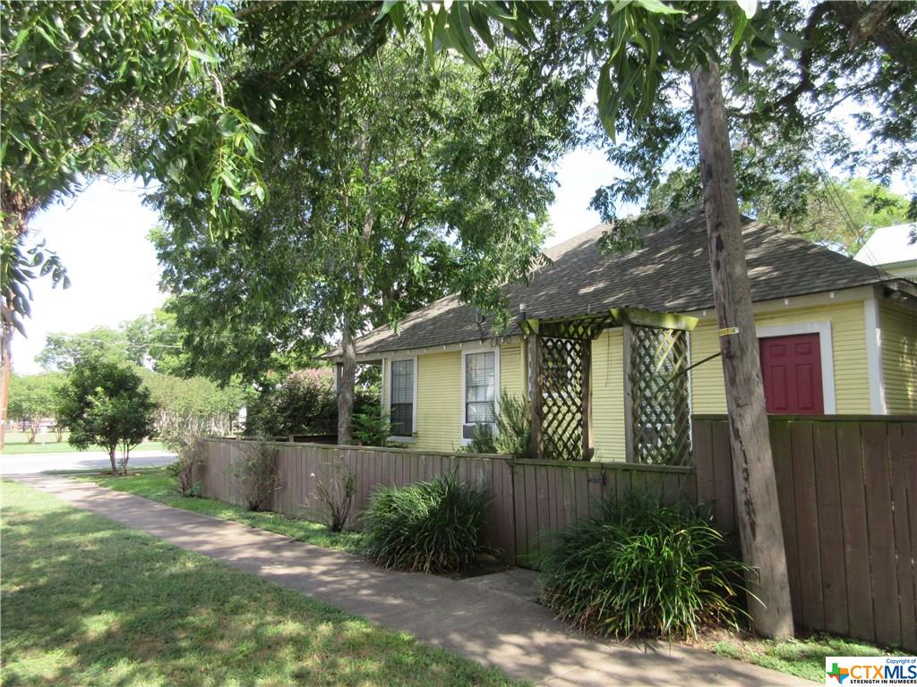300 S Laurel, Luling, TX 78648