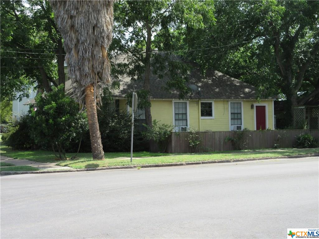 300 S Laurel, Luling, TX 78648