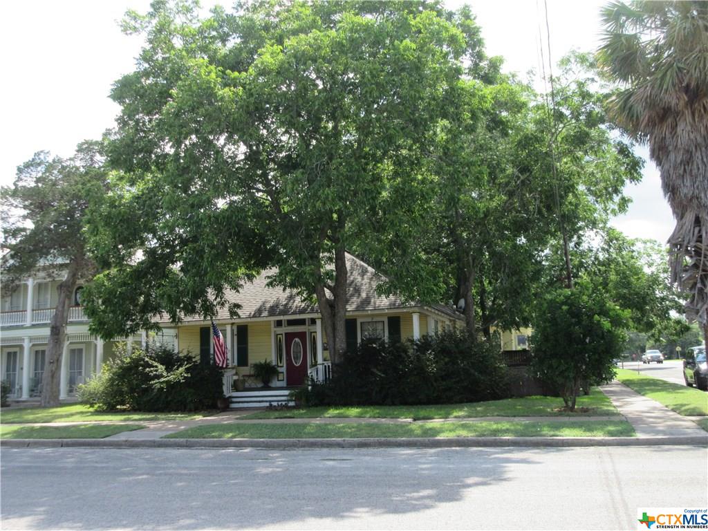 300 S Laurel, Luling, TX 78648