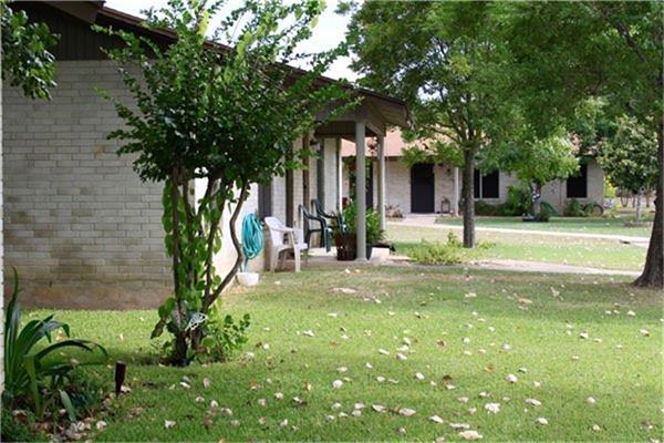 221 Peach Street, Luling, TX 78648