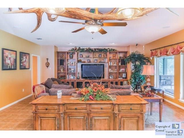 313 River, Martindale, TX 78655