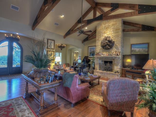 587 Overlook PKWY, Horseshoe Bay, TX 78657