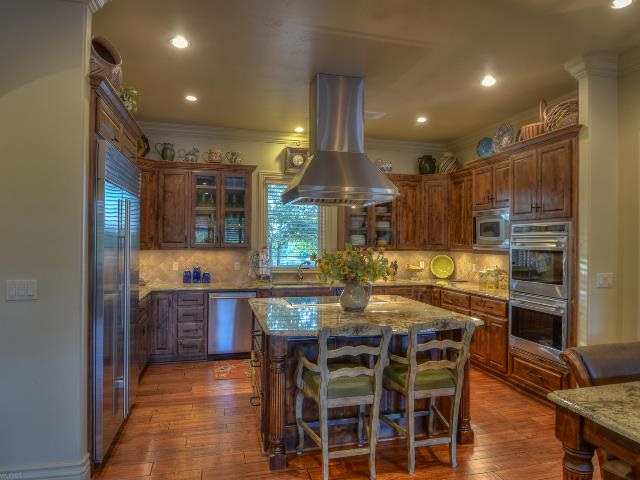 587 Overlook PKWY, Horseshoe Bay, TX 78657