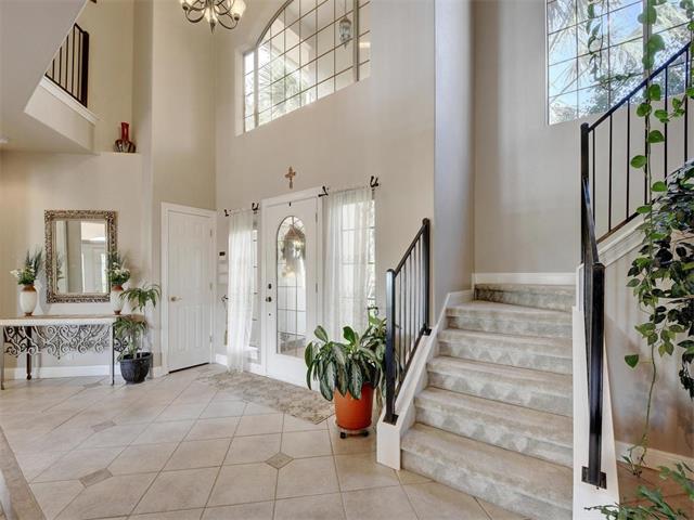 220 Golf Crest LN, Lakeway, TX 78734