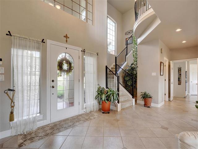 220 Golf Crest LN, Lakeway, TX 78734
