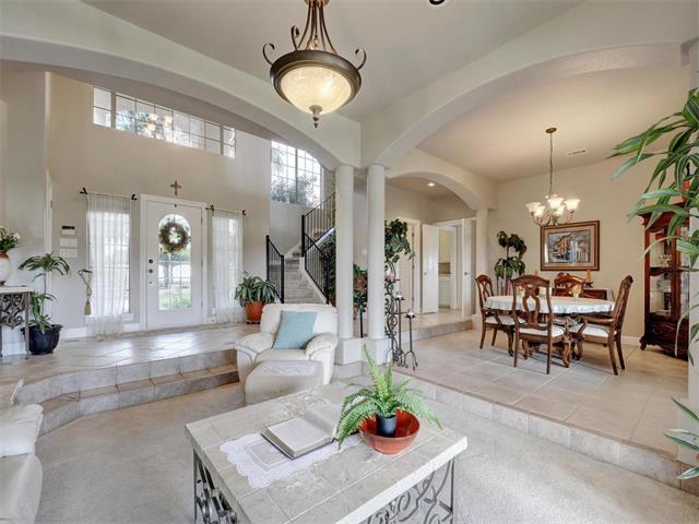 220 Golf Crest LN, Lakeway, TX 78734