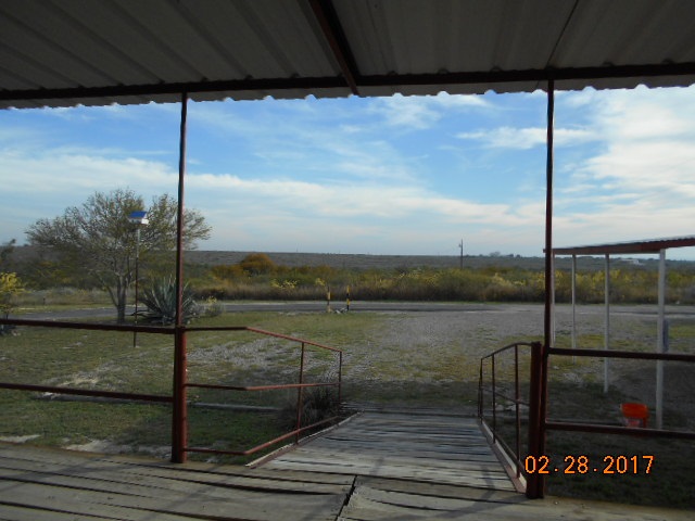 34 Deer Rd., Del Rio, TX 78840