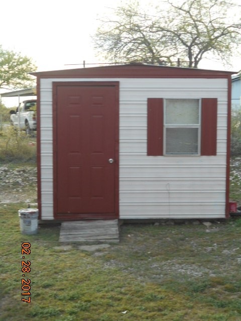 34 Deer Rd., Del Rio, TX 78840