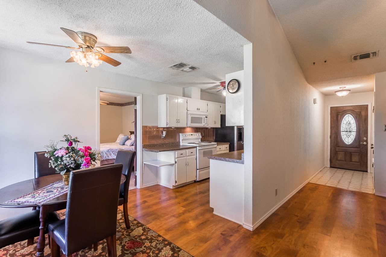 102 Siesta Circle, Del Rio, TX 78840