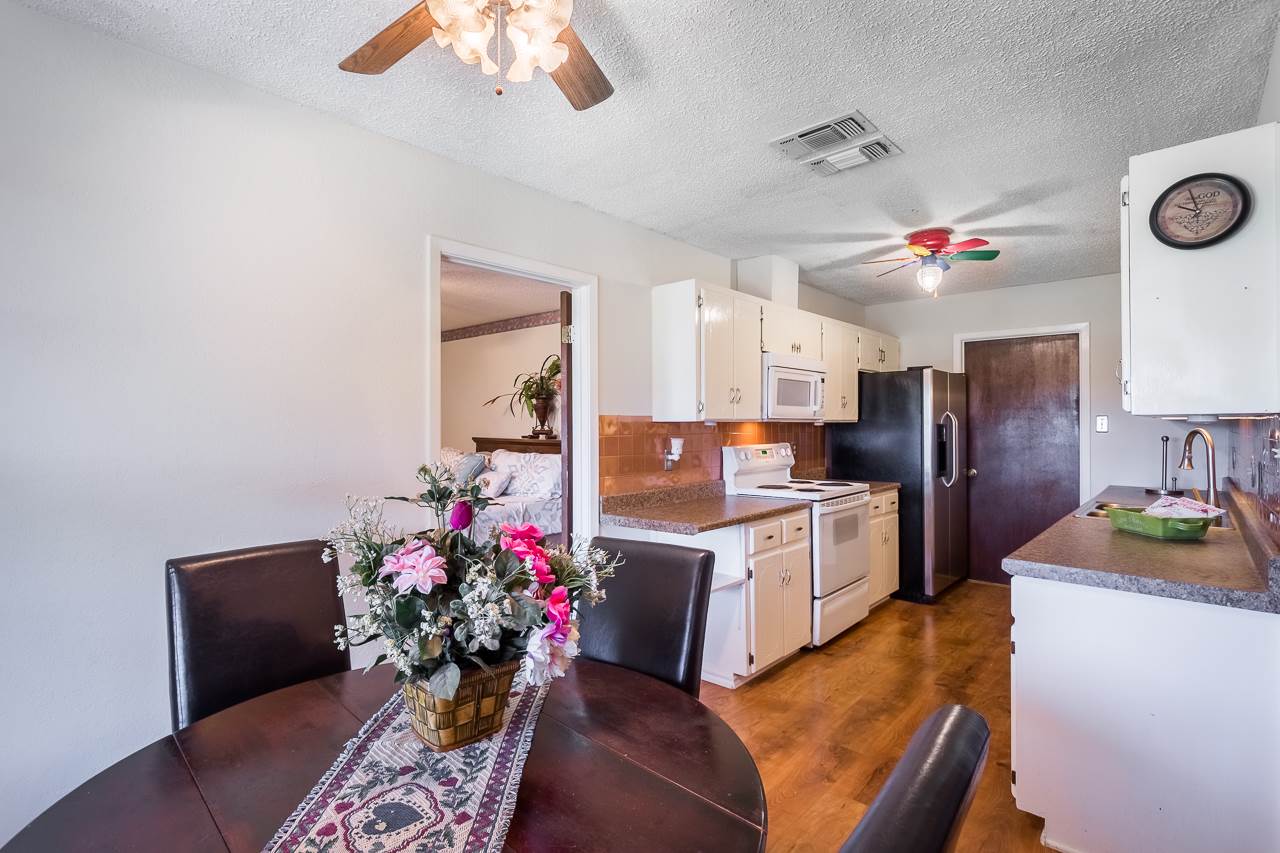 102 Siesta Circle, Del Rio, TX 78840