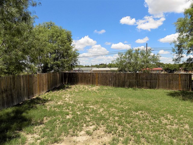936 AVE D, Eagle Pass, TX 78852