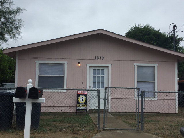 1670 Bryan St, Eagle Pass, TX 78852