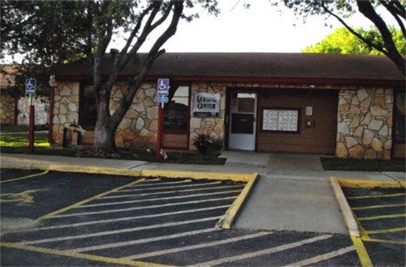 3100 Avenue Q, Hondo, TX 78861